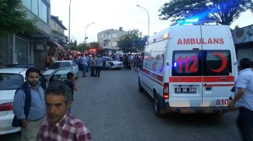 Park Halindeki Otomobillere Ve Vatandaşa &Ccedil;arptı