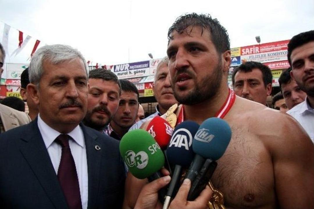 Kumluca&rsquo;nın Başpehlivan&rsquo;ı Recep Kara Oldu