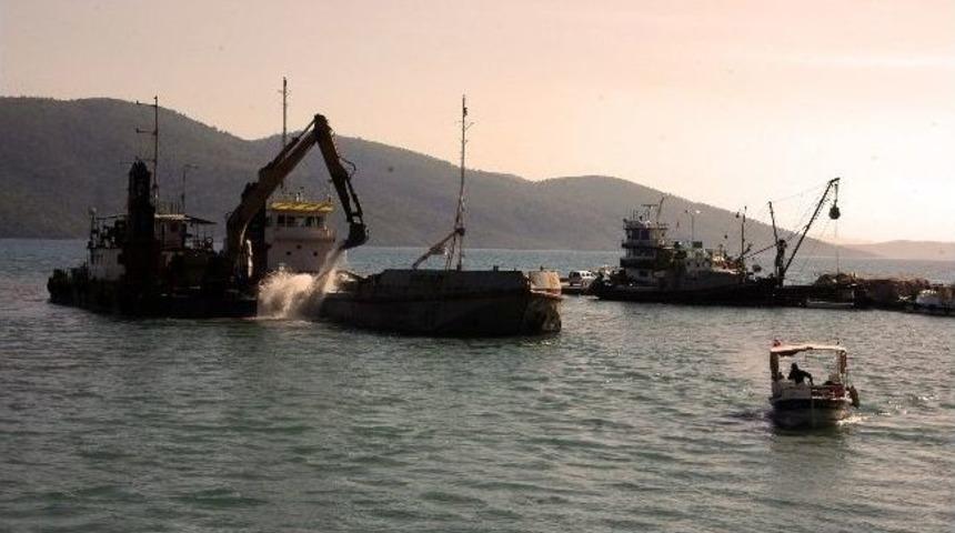 Akyaka Limanı Tehlikeden Kurtuluyor