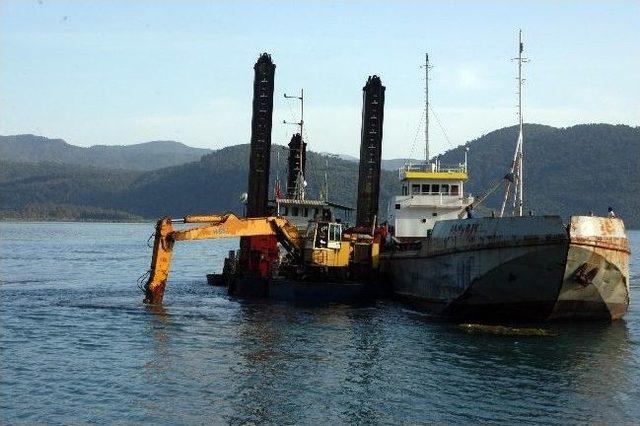 Akyaka Limanı Tehlikeden Kurtuluyor