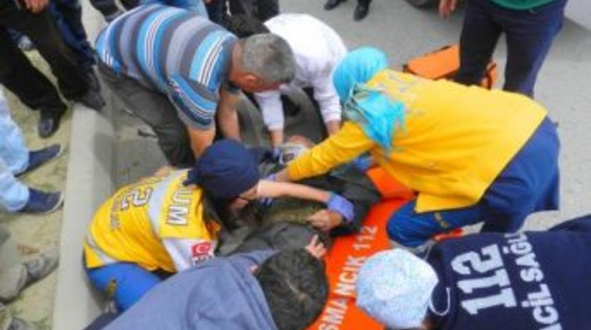 Osmancık'ta Otomobille Motosiklet Işıklı Kavşakta &Ccedil;arpıştı :1 &Ouml;l&uuml;