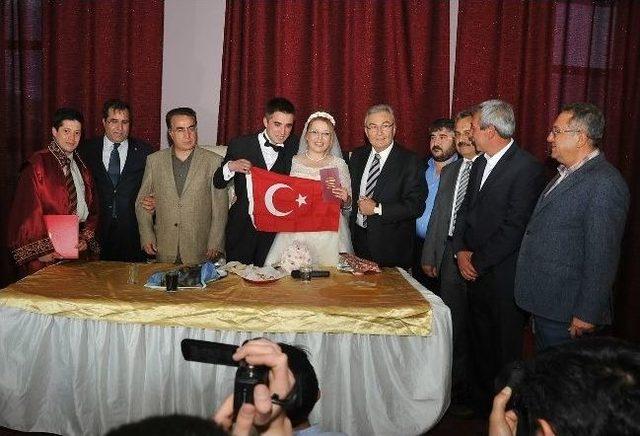 Baykal, Kızılcahamam’da Nikah Şahitliği Yaptı