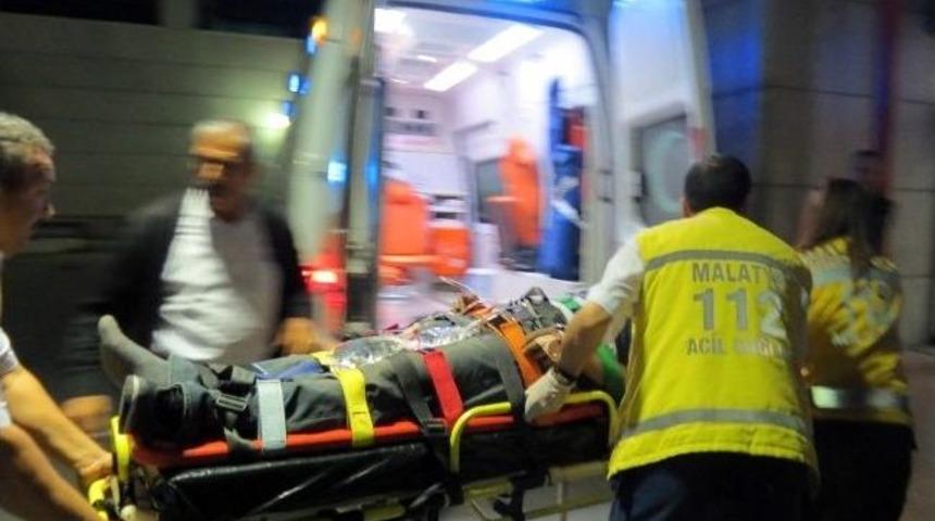 Otomobil Tarlaya U&ccedil;tu: 4 Yaralı