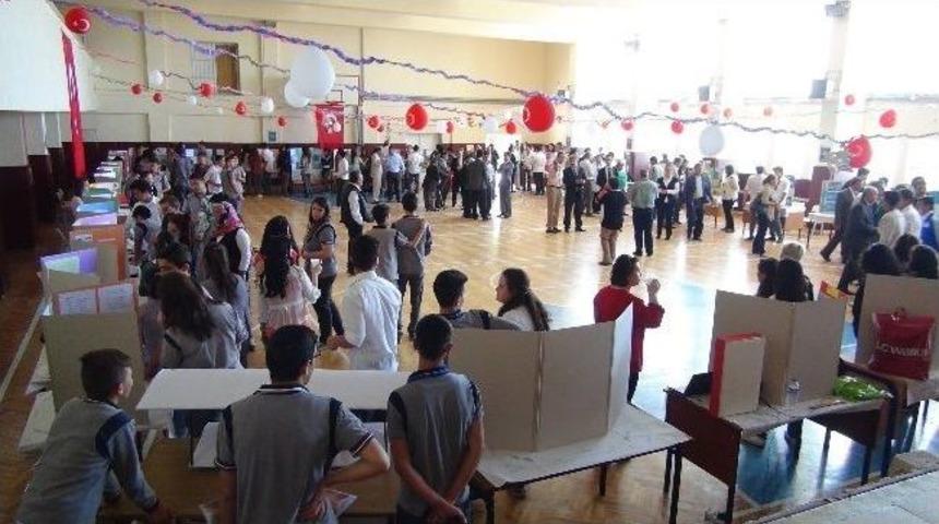 Ticaret Meslek Lisesi&rsquo;nde &ldquo;t&uuml;bitak 4006 Bilim Fuarı&rdquo; D&uuml;zenlendi