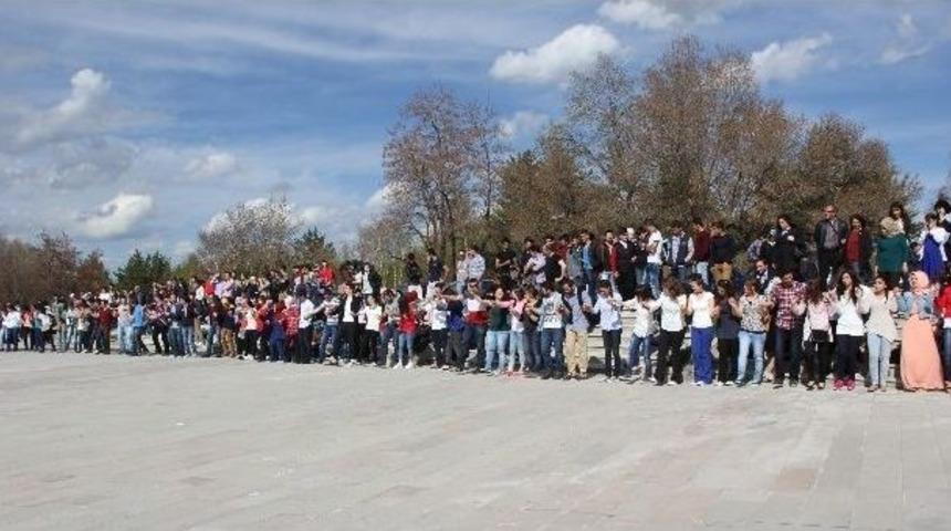 Artvin&rsquo;den Sonra Erzurum&rsquo;da Da En Uzun Horon Halkası Denemesi