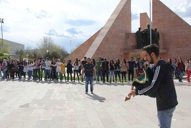 Artvin’den Sonra Erzurum’da Da En Uzun Horon Halkası Denemesi