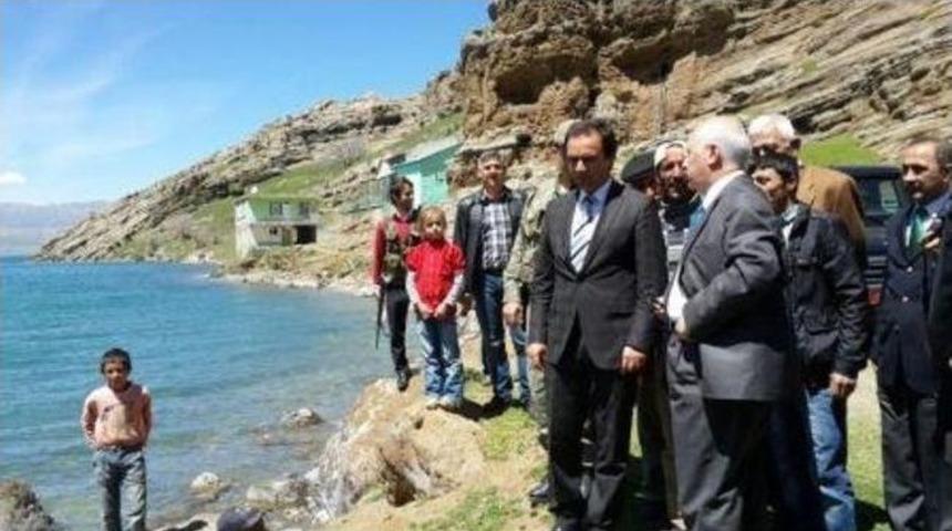 Vali Ve Kaymakamdan K&ouml;y Ziyareti