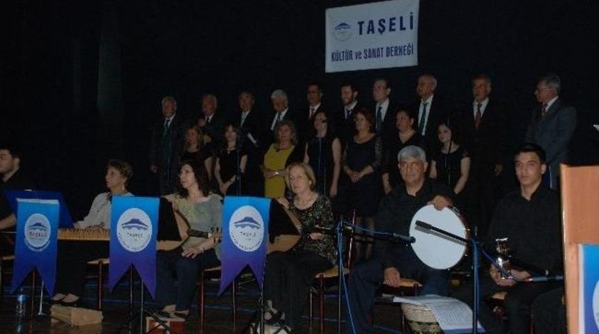 Taşeli K&uuml;lt&uuml;r Ve Sanat Derneği Korosu Konser Verdi
