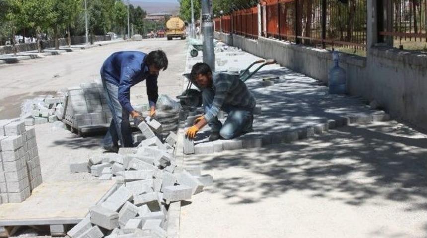 Paland&ouml;ken Belediyesi Mahalle Olan K&ouml;ylerde Kilit Taşı &Ccedil;alışması İ&ccedil;in Kolları Sıvadı&hellip;