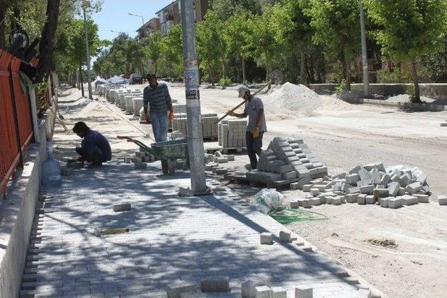Paland&ouml;ken Belediyesi Mahalle Olan K&ouml;ylerde Kilit Taşı &Ccedil;alışması İ&ccedil;in Kolları Sıvadı&hellip; 1