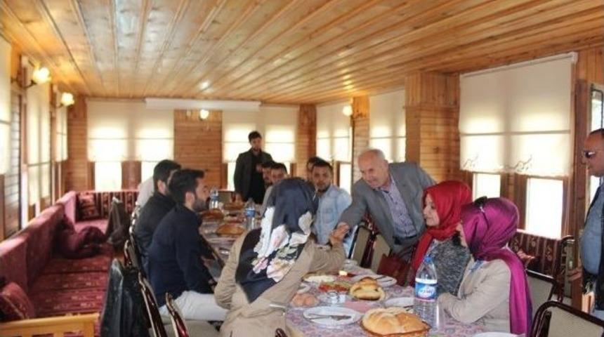 Karaman, &Uuml;niversitelilerle Kahvaltıda Buluştu