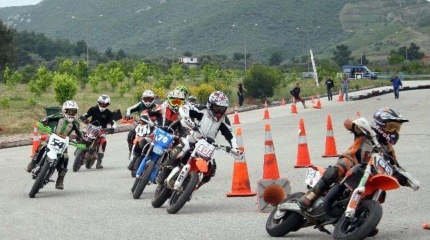 T&uuml;rkiye S&uuml;permoto Şampiyonası'nın 2. Ayağı Urla&rsquo;da Yapıldı
