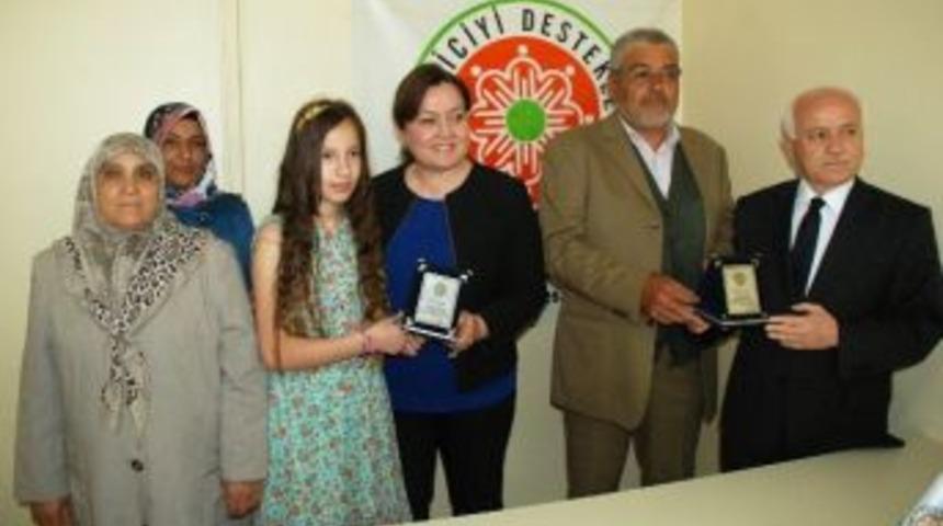 &Ouml;rnek Dede İle Toruna &Ouml;d&uuml;l