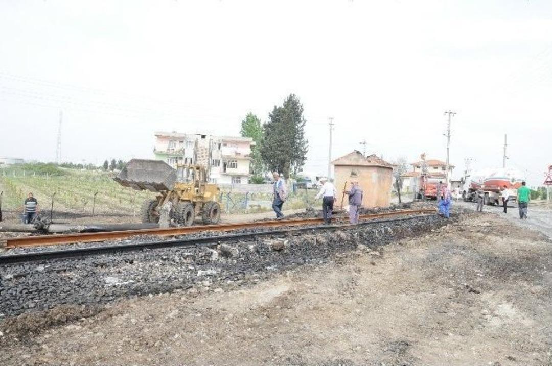 Kazada Hasar G&ouml;ren Demiryolu Tamir Ediliyor