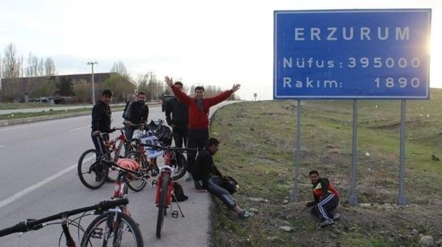 Gazeteci Adayları Obeziteye Dikkat &Ccedil;ekmek İ&ccedil;in Bisiklet S&uuml;r&uuml;yor