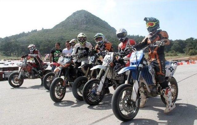 Motorsikletin Yıldızları Urla&rsquo;da Yarıştı 1