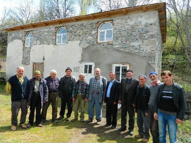 Gürcistan’da Camiler Yardım Bekliyor