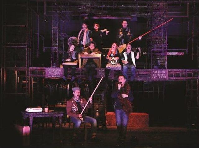 Adana Tiyatro Festivali 3