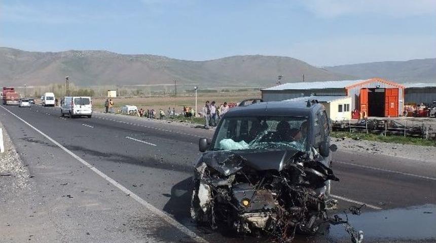 Erzurum'da Trafik Kazası: 1 &Ouml;l&uuml;, 4 Yaralı