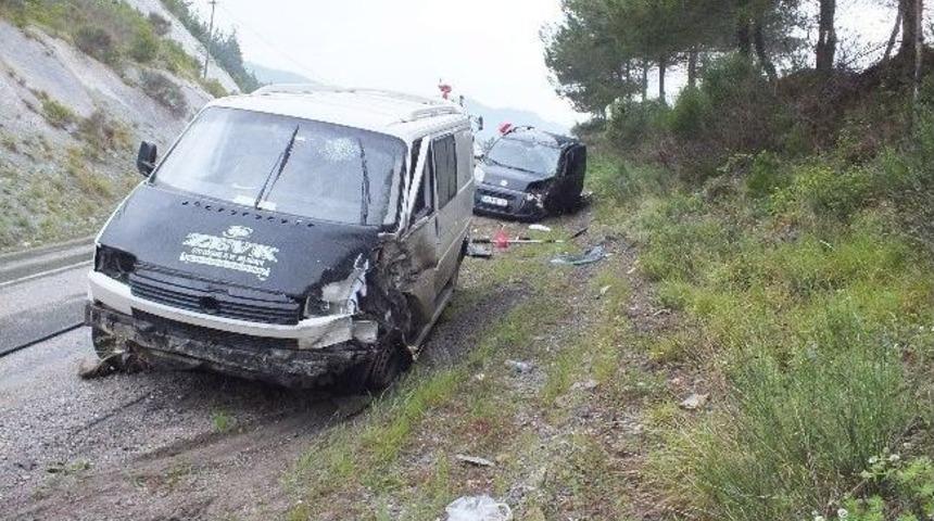 İnebolu&rsquo;da Trafik Kazası: 3 Yaralı