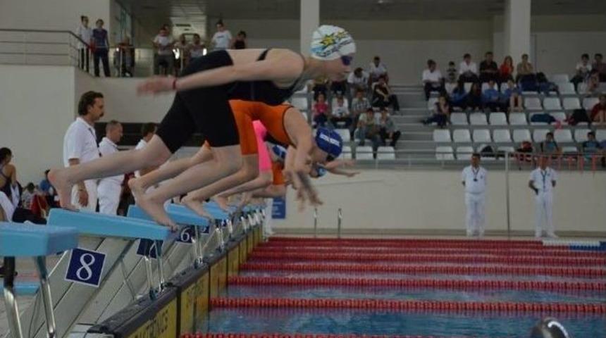 Anadolu Yıldızları Ligi Y&uuml;zme Final Yarışları Sakarya Da Yapıldı