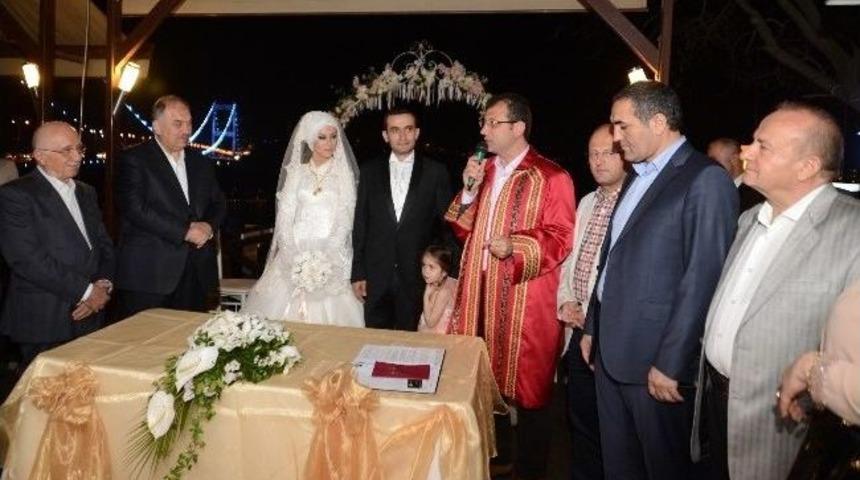 Başkan İmamoğlu, En Mutlu G&uuml;nlerinde &Ccedil;iftlerin Yanında