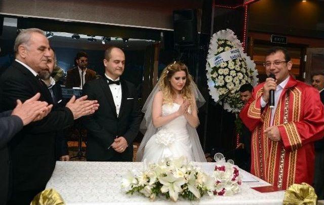 Başkan İmamoğlu, En Mutlu Günlerinde Çiftlerin Yanında 1