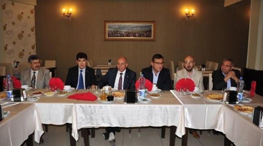 Belediye Meclis &Uuml;yeleri Yemekte Buluştu