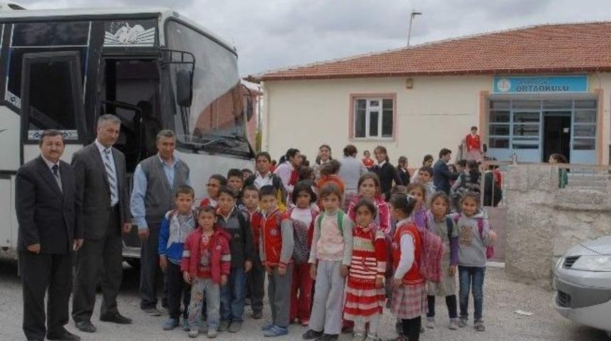 Bolvadin Belediyesi&rsquo;nden &Ouml;ğrencilere Servis İmkanı
