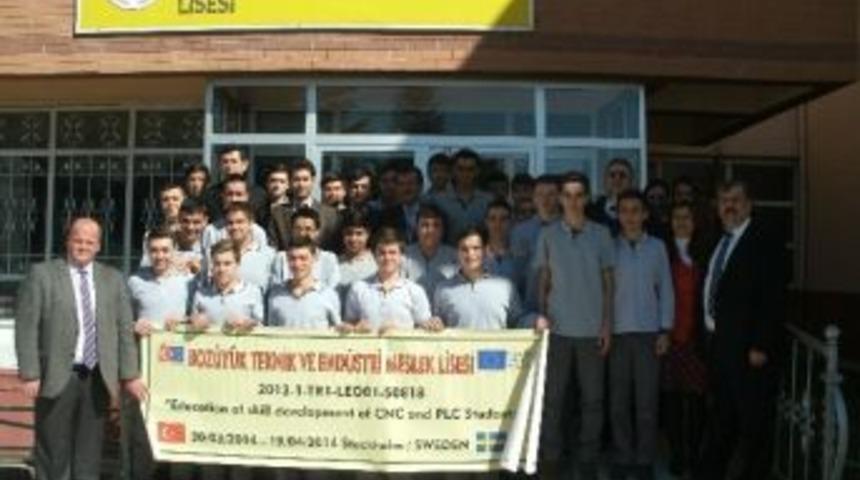 Boz&uuml;y&uuml;k Teknik Ve End&uuml;stri Meslek Lisesi &Ouml;ğrencileri Yurda D&ouml;nd&uuml;