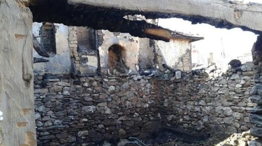 Mihalı&ccedil;&ccedil;ık&rsquo;ta Ev Yangını