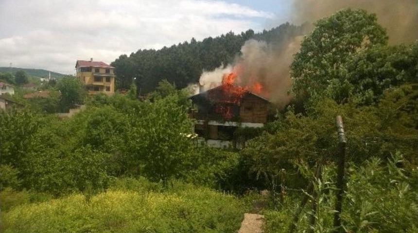 Beykoz&rsquo;da Ev Yangını: 1 &Ouml;l&uuml;