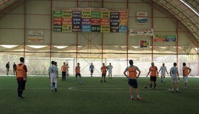 Y&uuml;ksekova da Kurumlar Arası Futbol Turnuvası 1