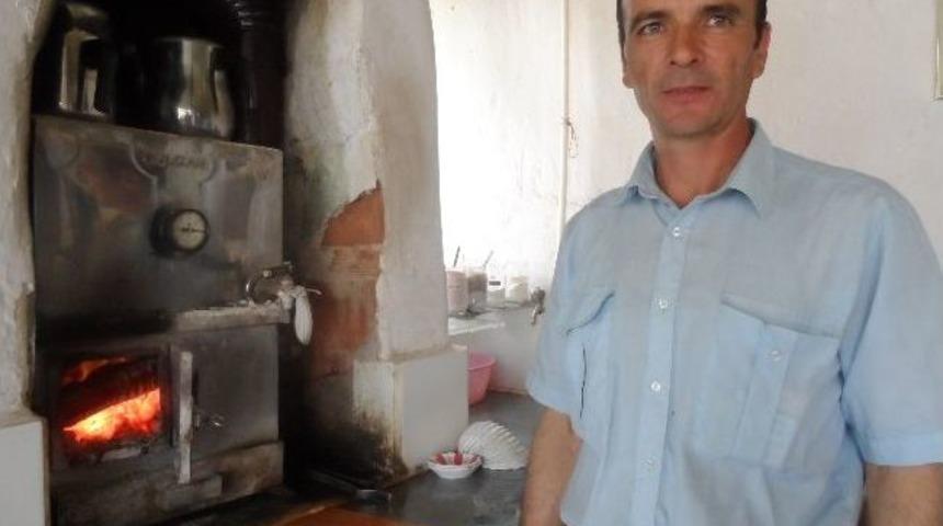 Demirci&rsquo;de Odunda &Ccedil;ay Geleneği S&uuml;r&uuml;yor