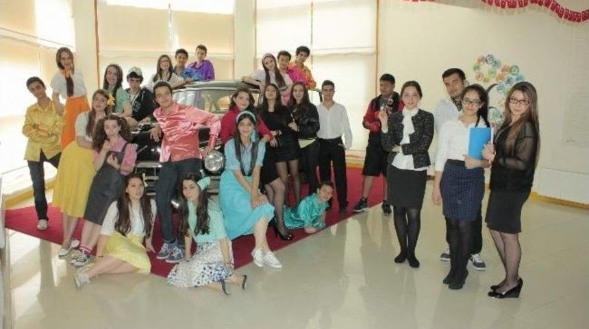 Gkv&rsquo;liler Grease M&uuml;zikalini İngilizce Sahneliyor