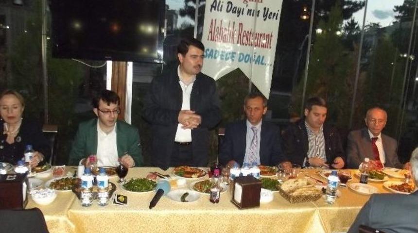 Malatya Valisi Yazarlara Yemekte Konuştu:
