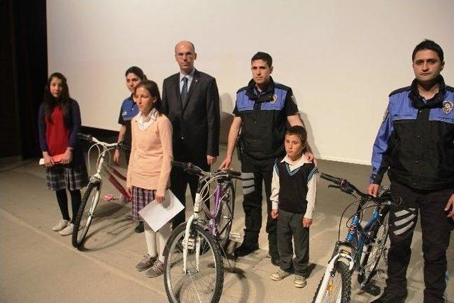 Iğdır&rsquo;da &lsquo;karayolu G&uuml;venliği Ve Trafik Haftası&rsquo; Etkinliği 3