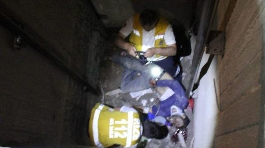 Asans&ouml;r Şirketi &Ccedil;alışanı D&uuml;şerek Ağır Yaralandı