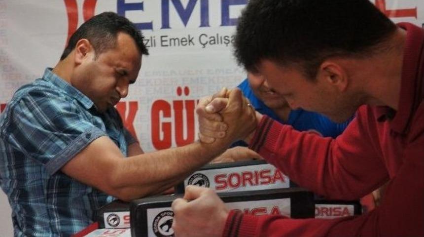 Denizli'de Bilek G&uuml;reşi Turnuvası Nefes Kesti