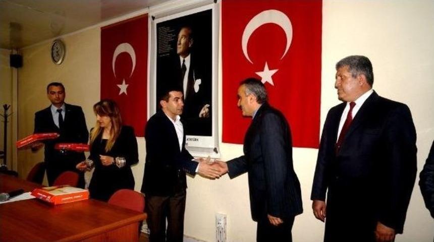 Sarıg&ouml;l&rsquo;de 111 &Ouml;ğrenci Ve 24 &Ouml;ğretmene Tablet Bilgisayar Dağıtıldı