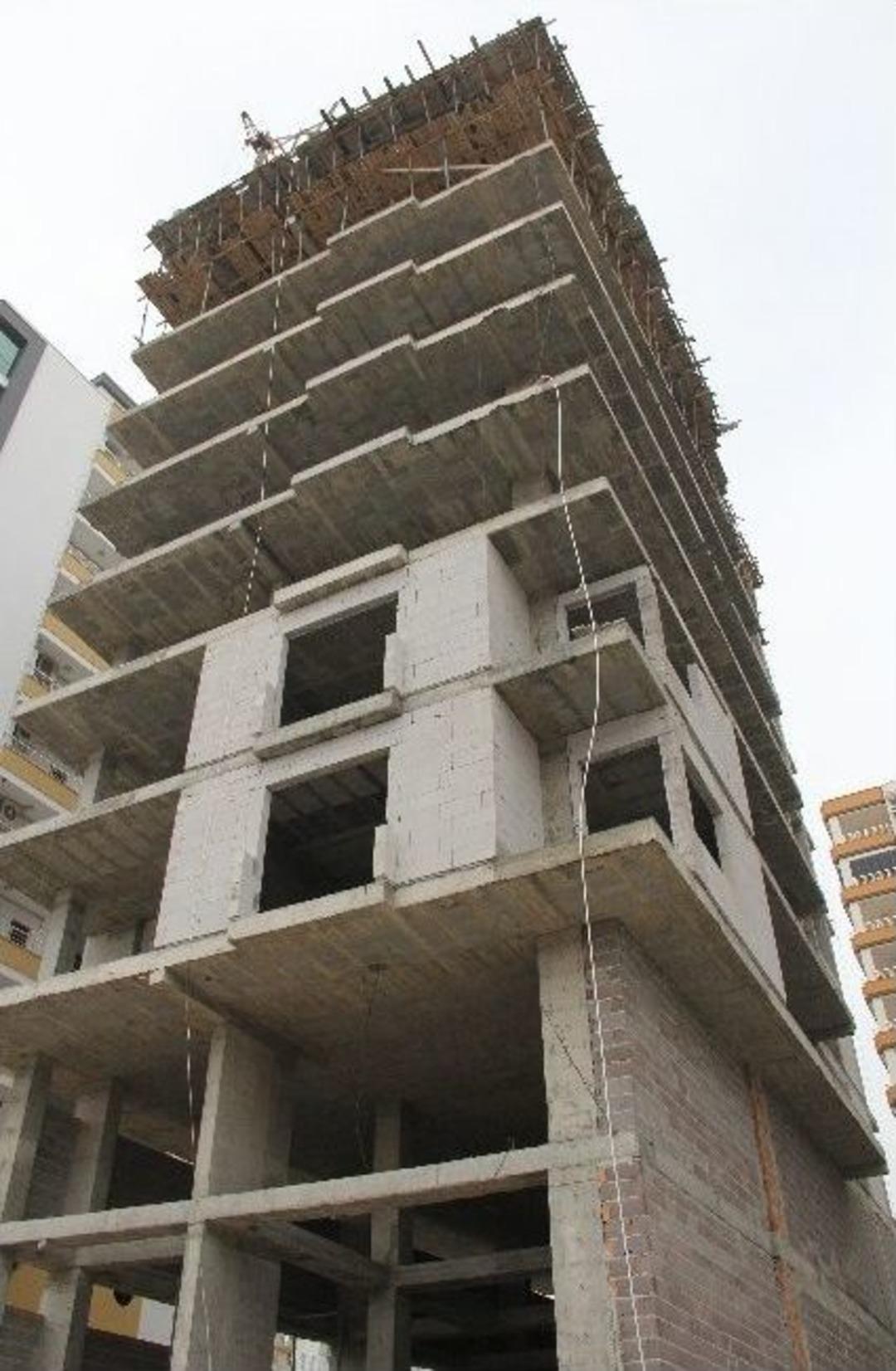 İntihar Etmek İsteyen Genci Kurtarıp Poz Verdiler