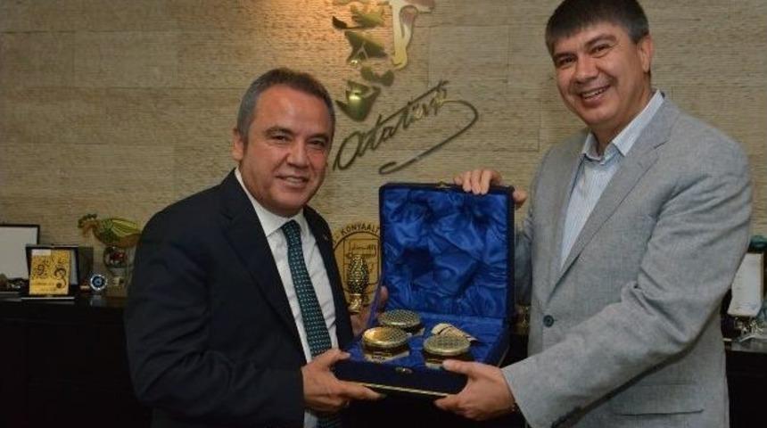 Başkan B&ouml;cek, Başkan T&uuml;rel&rsquo;i Makamında Ağırladı