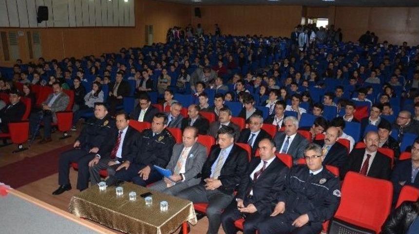 &Ouml;ğrencilere Uyuşturucu Ve Bağımlılık Yapan Maddeler Anlatıldı