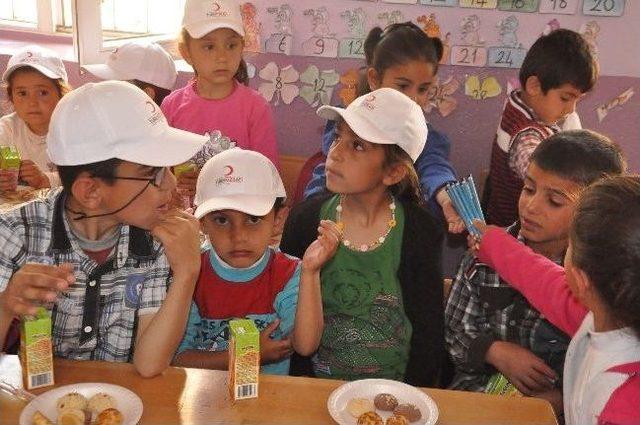 Kızılay’dan Öğrencilere Yardım