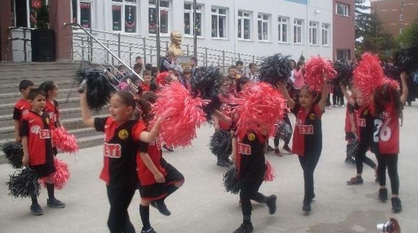 Barboros İlk&ouml;ğretim &Ouml;ğrencilerinden Es-es&rsquo;e Destek