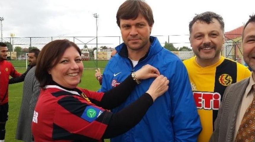 Es-es&rsquo;e "nazar Boncuk"lu Destek