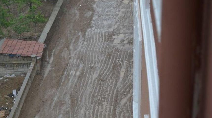 Kulu&rsquo;daki Sağanak Yağış &Ccedil;ift&ccedil;ileri Sevindirdi