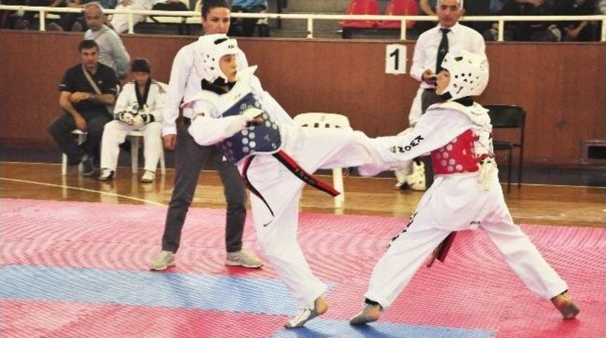 Final Heyecanı S&uuml;r&uuml;yor