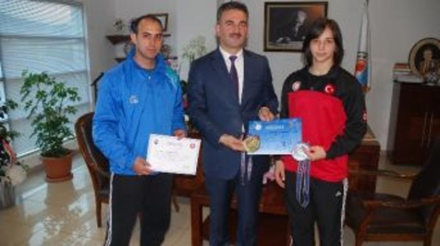 "altın Kız" Madalyaya Doymuyor