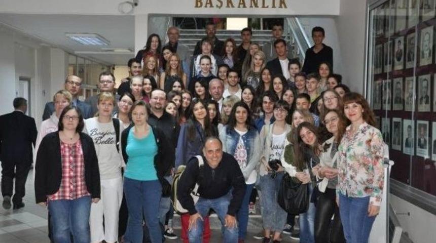&lsquo;avrupa Birliğine Zamanda Yolculuk&rsquo; Projesi &Ouml;ğrencileri Başkan Albayrak&rsquo;ı Ziyaret Etti